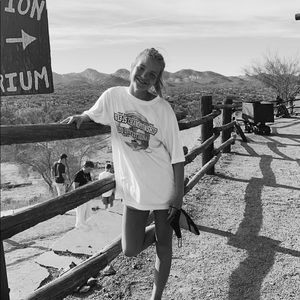 Meet your Posher, Caitlin